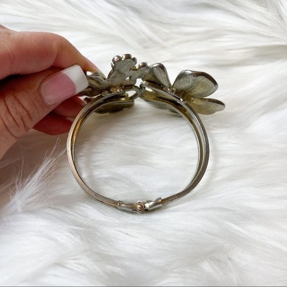 Beautiful Floral Cuff Bracelet 7” Enameled Flowers With Little Rhinestones - Picture 6 of 10